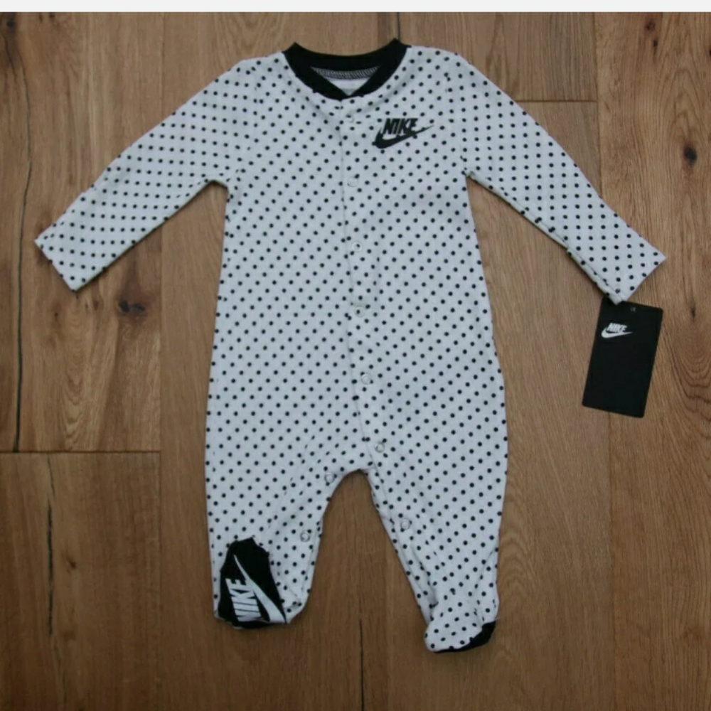 Nike Baby / Infant Girl Footed Jumpsuit